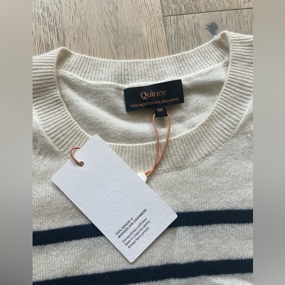 NWT Quince 100% Mongolian Cashmere Sweater in Cream and Navy *some pilling* - Picture 2 of 5